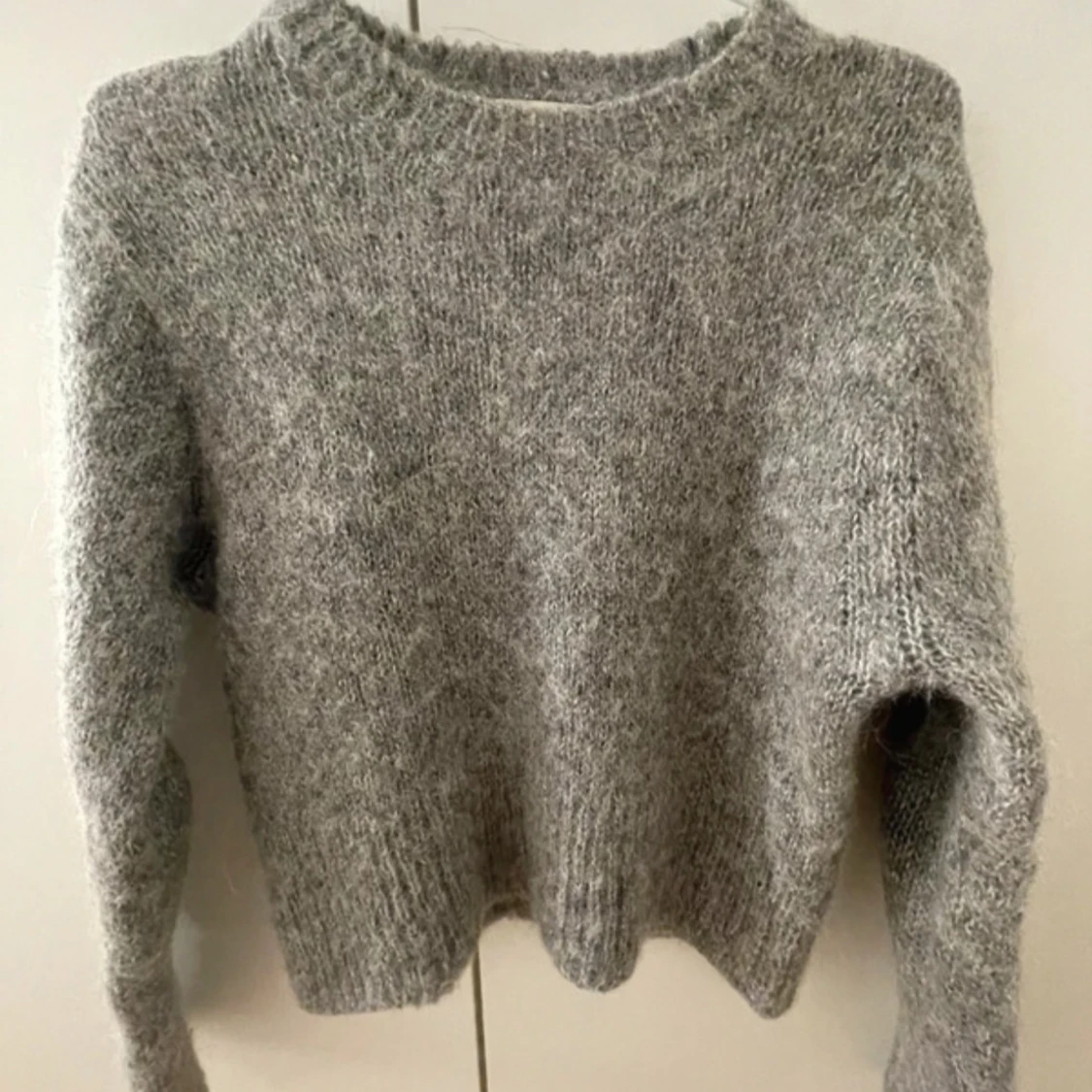 Grå stickad tröja - 90