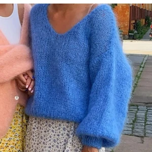 American dreams mohair tröja - Säljer min american dreams tröja i mohair. Tröjan är så mjuk och skön och passar till allt! Endast använd 2 ggr så i nyskick. Tröjan är slutsåld och kostar ny 1700kr ca, mitt pris 750kr. Pris kan diskuteras vid snabb affär 🩷 