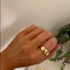 Guld ring - Superfin helt ny guldig ring🤍💕🤗