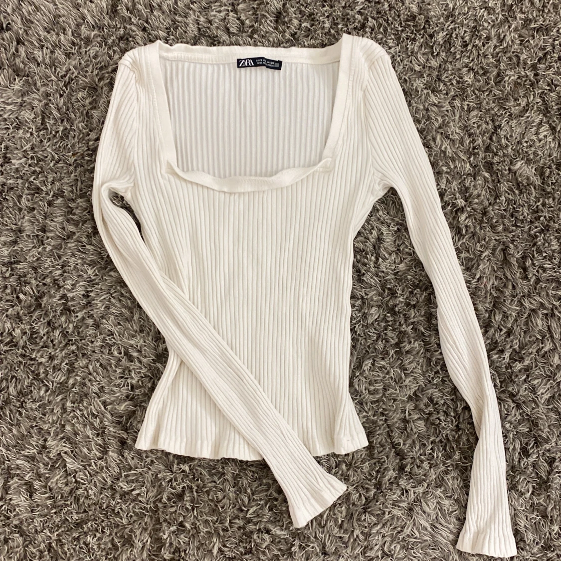 Vit ribbad topp från Zara
