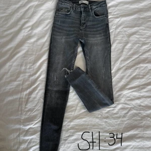 Jeans - Jeans ifrån zara💕 Stl: 34🫶🏽 Minimalt använda🤍