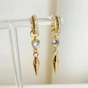 Handgjorda örhängen  - Handgjorda örhängen●Följ :@ekjewelryofficial🤲 ● 💎Material- 100% rostfritt stål ●Örhängeskrokar -rostfritt stål och kristall. Nickel fri. Längd -4cm. Vattentåliga, ändrar inte färgen! 