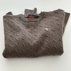 Morris tröja - Nypris 1800 Den är helt ny men jag tvätta den lite hårt så den är för liten för mig