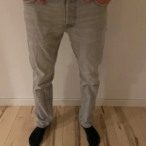 Jack and Jones jeans  - Säljer nu dessa snygga Jack and Jones jeansen Storlek 30/32 Modell Comfort/Mike