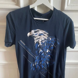 Armani t-shirt - Armani exchange t-shirt  Stl:M (Obs en liten näst intill osynlig defekt, se bild. Inget man lägger märke till)