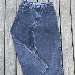 Polar Big Boy jeans - Nästan oanvända Big Boy jeans. Super bra kvalité. Gråsvart. XS, baggy jeans. 