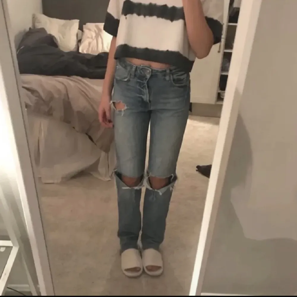 Jättecoola jeans från zara  💗. Jeans & Byxor.