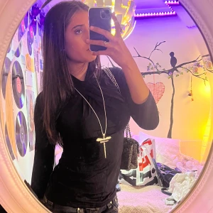 Svart långärmad topp från Envy - Snygg svart långärmad topp från Envy! Skriv för fler frågor!🩷Pris kan alltid diskuteras🥰