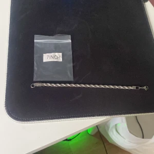 Cordell Armband och halsband kombo - Halsband 45,72cm Armband 17,78 Dm för mer info/bilder  Pris kan diskuteras!!! (kommer med lyxig mocha förpackning!)