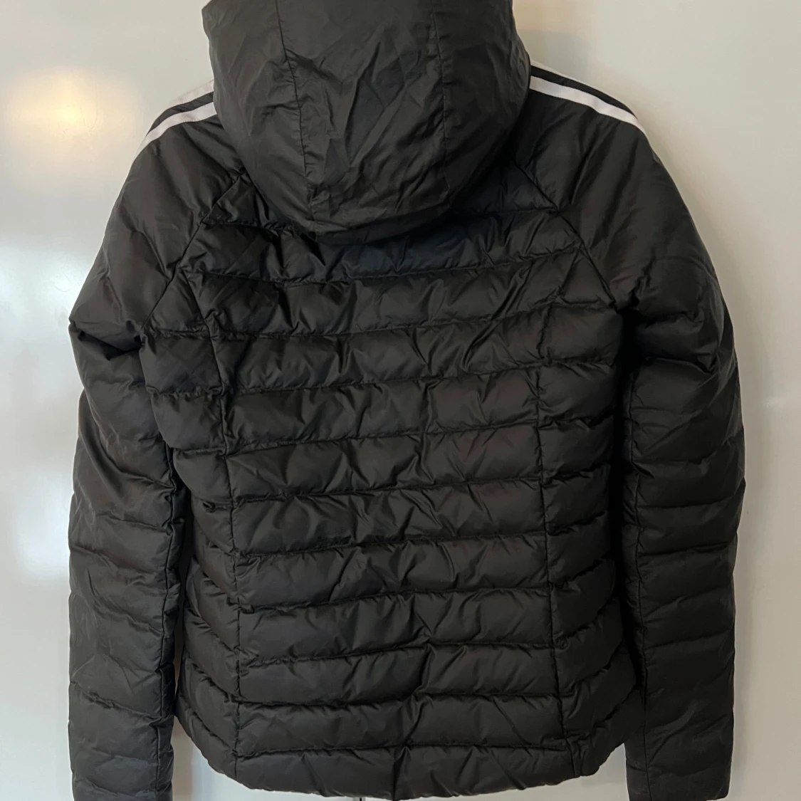 Svart pufferjacka från Adidas - 1