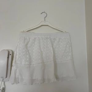 Kjol - Lite sönder men går att laga 