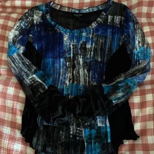 Söt 3/4 topp! - Super söt mesh top som inte är genomskinliga alls! Aldrig använt för den är inte min stil längre. Köpt på Vinted! Skriv för mer bilder 