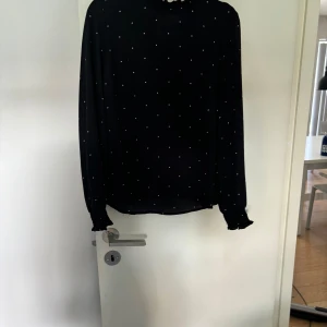 Blus 🩷 - Säljer då jag har en liknade 💕 passar även s 