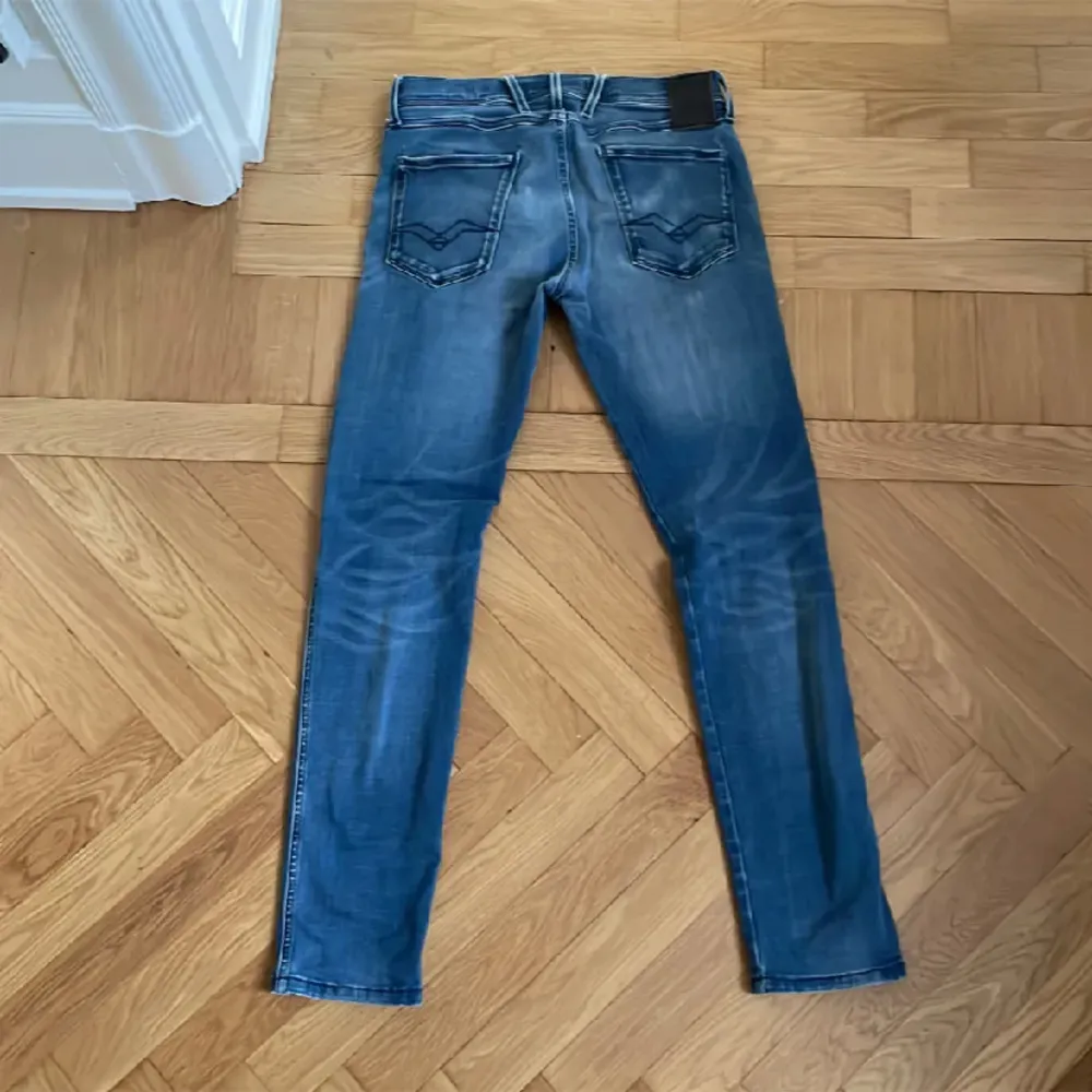 Bra skick längd 34 och väldigt snygga pris är inte fast. Jeans & Byxor.