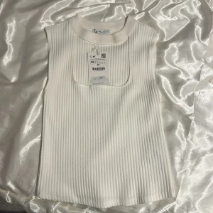 Zara topp  - Aldrig använd endast provad, liten i storleken💛