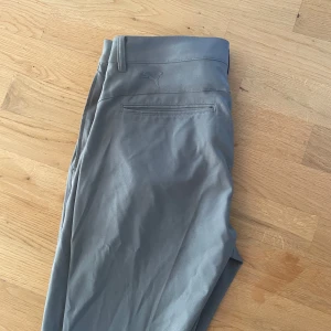 Golfbyxor Puma - Golfbyxor från puma. Knappt använda, inga synliga fläckar eller större slitage Storlek 32/34