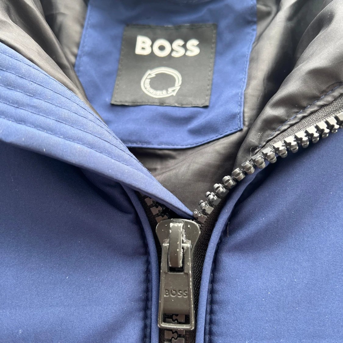 Hugo Boss jacka  - 91