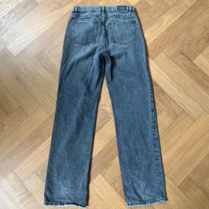 Jeans från Gina tricot  - Jeans från Ginatricot.Passar inte längre men är väldigt fina och i bra skick.