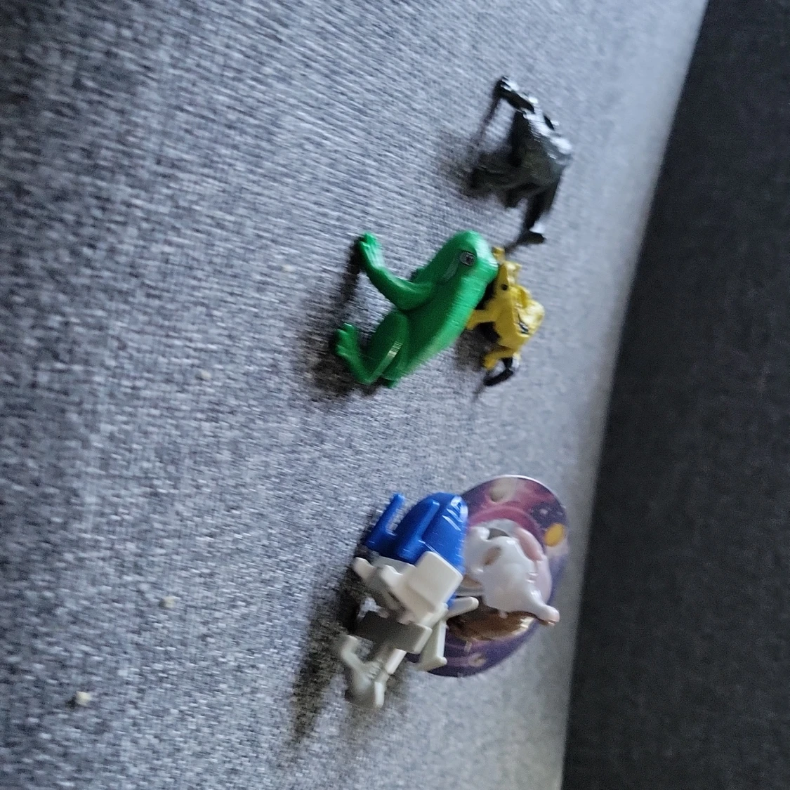 Prime collection + lotion/glidmedel + 6x kinderäggs leksaker + lightning mcqueen strumpor med sula - 91