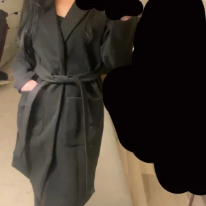 piecec kappa - Svart piecec kappa/rock i stolek xs. väldigt bra skick