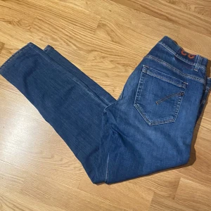 Dondup George Jeans - Säljer dessa dondup Jeans!| Storlek: W33| Modell: George| Skick: Skick 10/10  | Pris: 999 kr| Kolla in profilen för fler Dondup George jeans| Kom privat vid fler frågor |