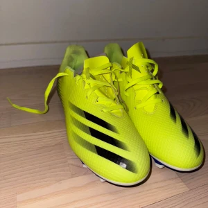 Adidas fotbollsskor - Aldrig använda fotbollskor från adidas. Storlek 42-43. Priset kan diskuteras💵