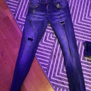 Dsquared 2 jeans - Snygga jeans för billigt pris, passa på!