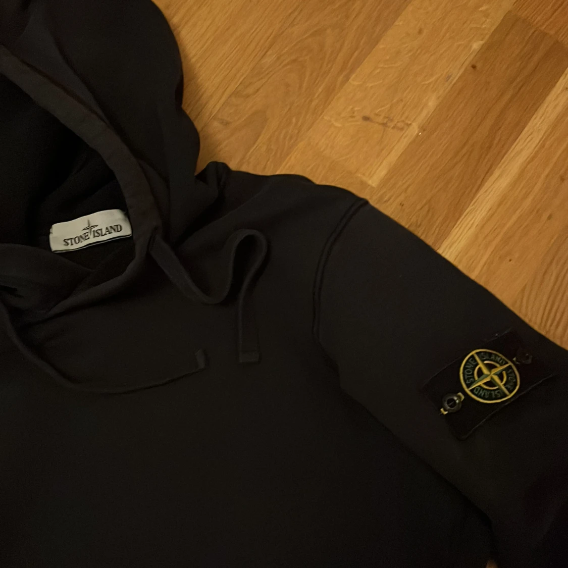 Svart hoodie från Stone Island - 1