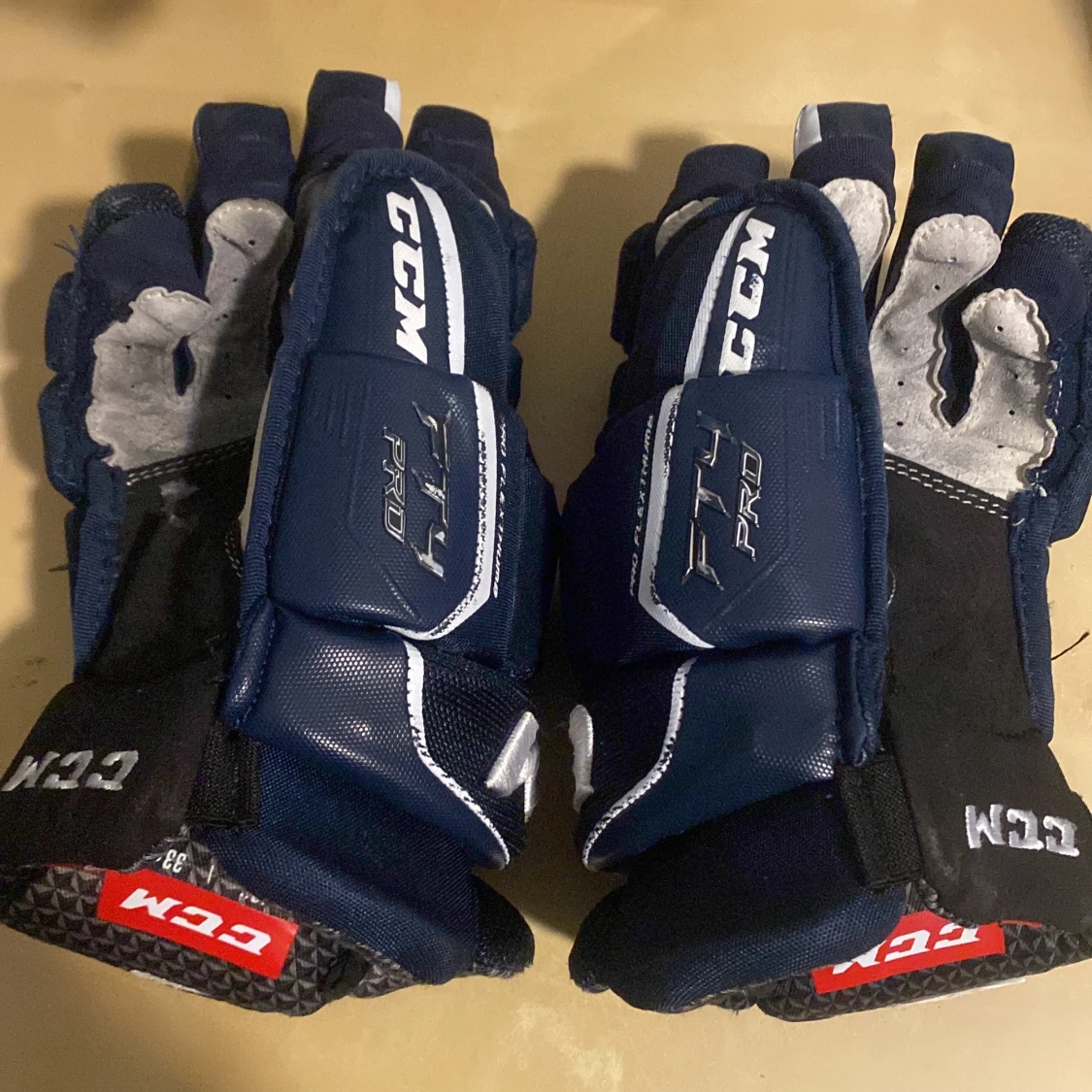 Blå CCM hockeyhandskar - 1