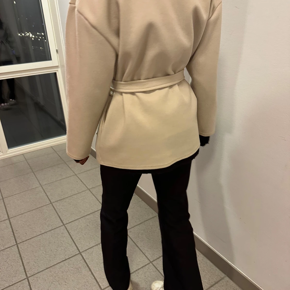 Beige kappa med bälte - 2