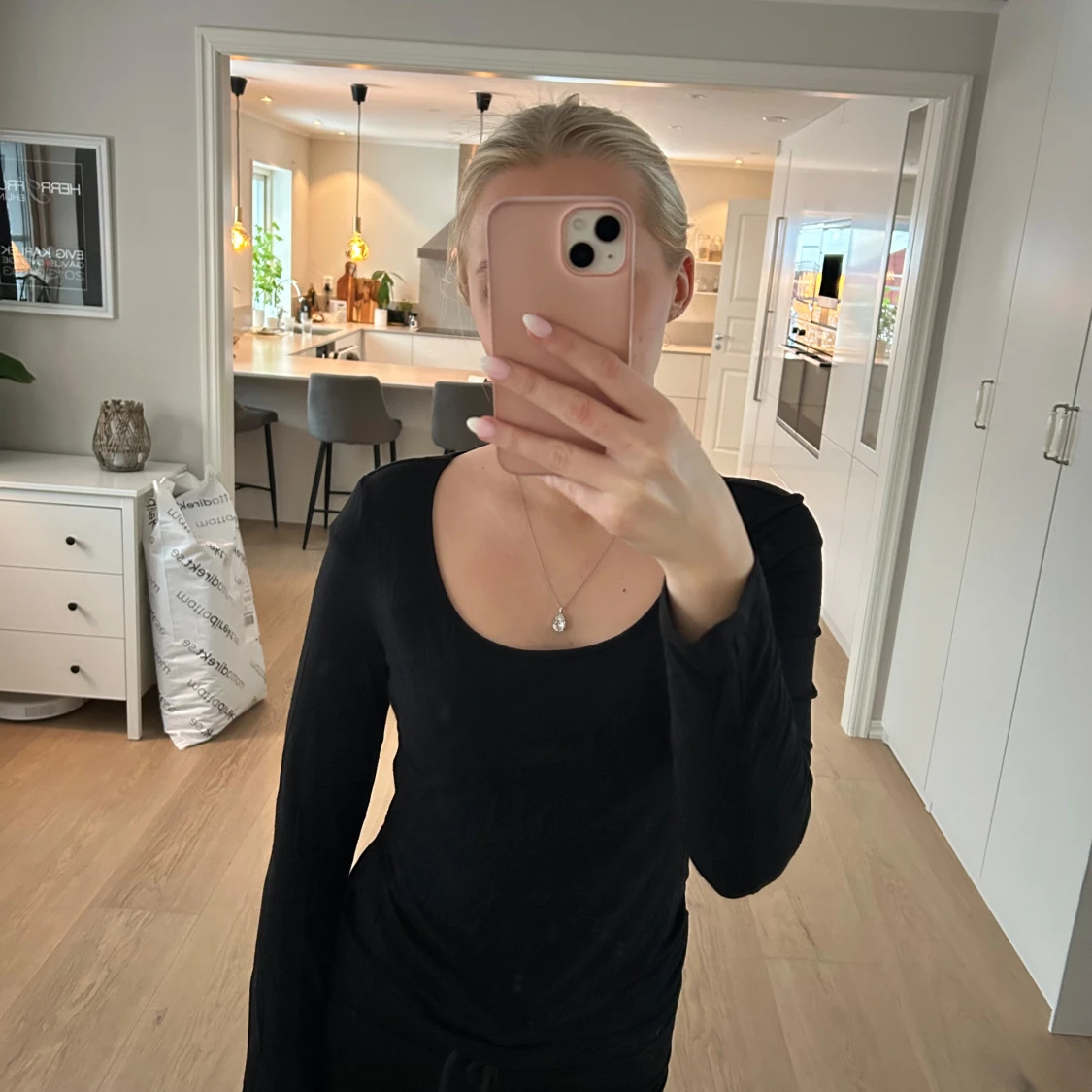 Svart urringad topp - 1