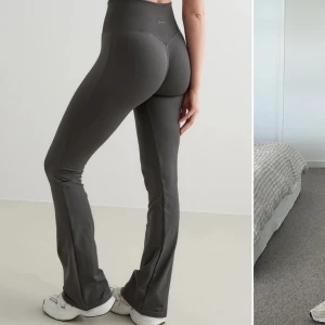 Mörkgrå aim’n tights - Mörkgrå aim’n tights i modellen ” Shadow grey shape seamless flare”. Knappt använda så är som nyskick. Säljer då dom inte kommer till användning hos mig🫶sitter superfint och är otroligt bekväma!