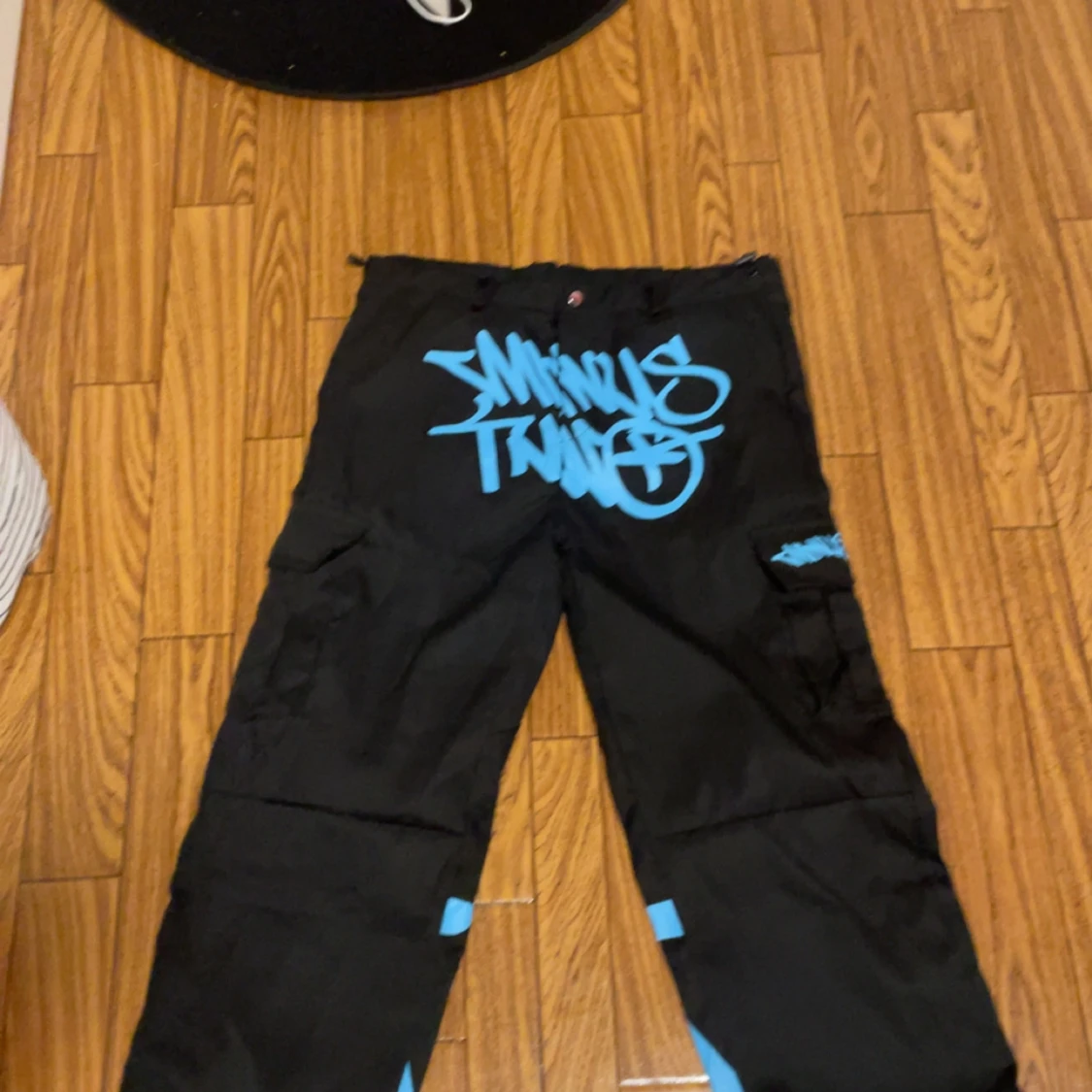 Svarta cargopants minus two  - 1