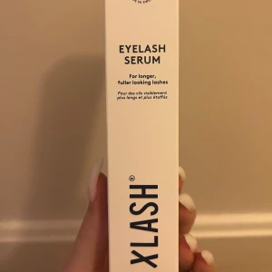 Xlash  Ögonfransserum - Xlash ögonfransserum, fick i julklapp men har redan en likadan så säljer nu denna. Den är helt ny och aldrig använd🩷