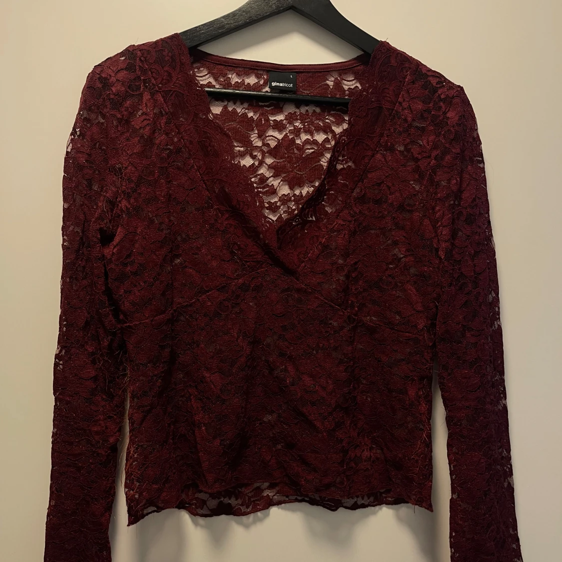 Vinröd spetsblus - 1