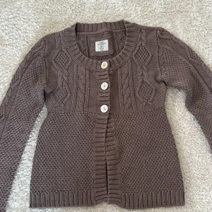 stickad kofta - Söt babydoll inspirerad kofta i S