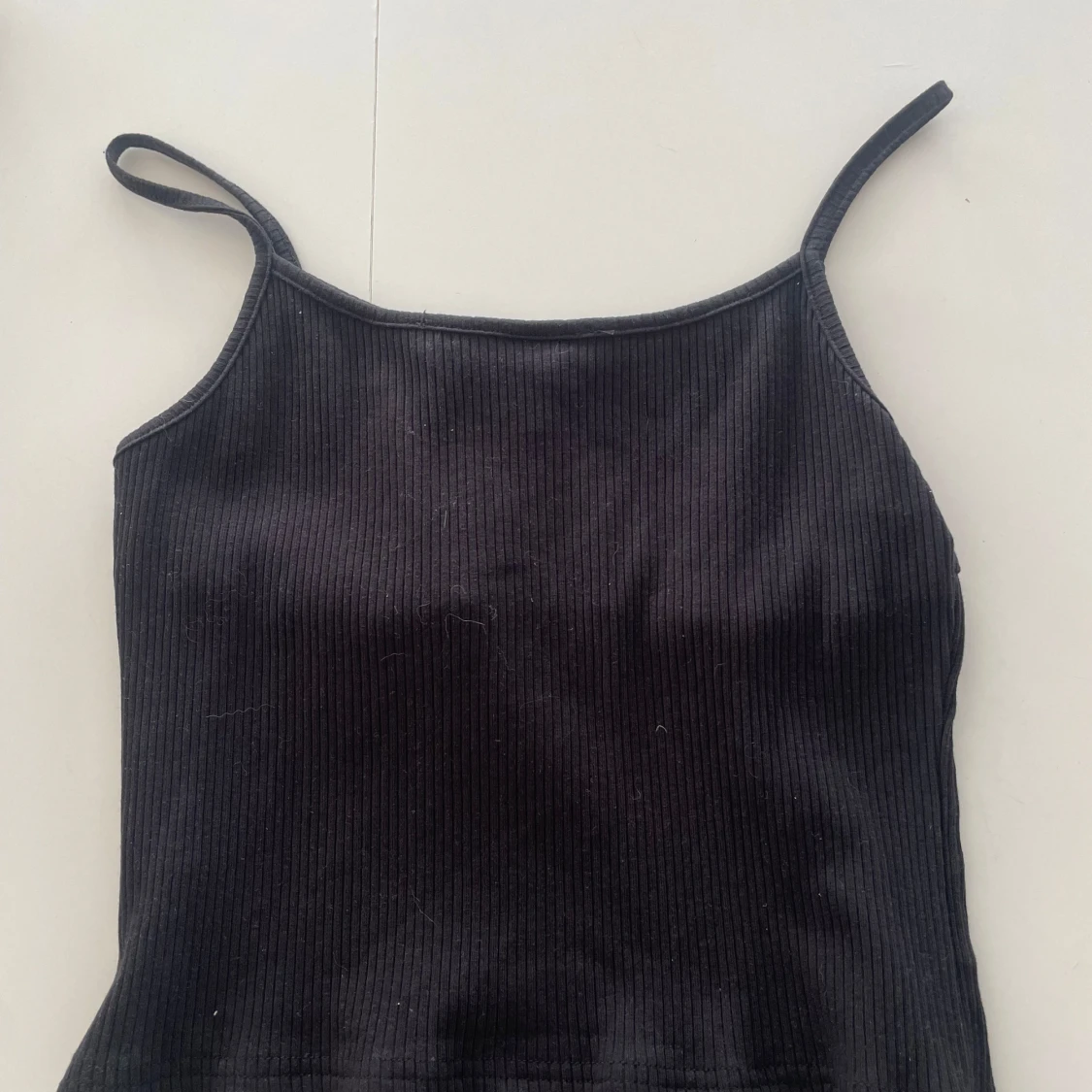 Svart ribbad linnetopp från Shein - 1