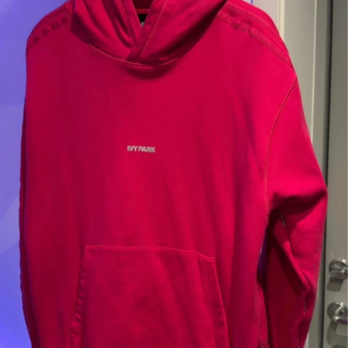 Rosa hoodie från Ivy Park
