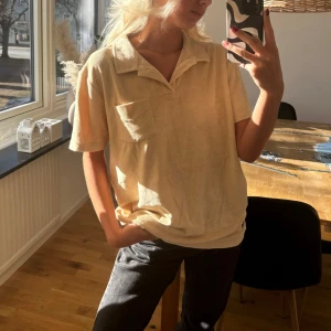 Piké - Aprikos-beige Piké i terry / frotté material från Robbie Moor. Aldrig använd. 