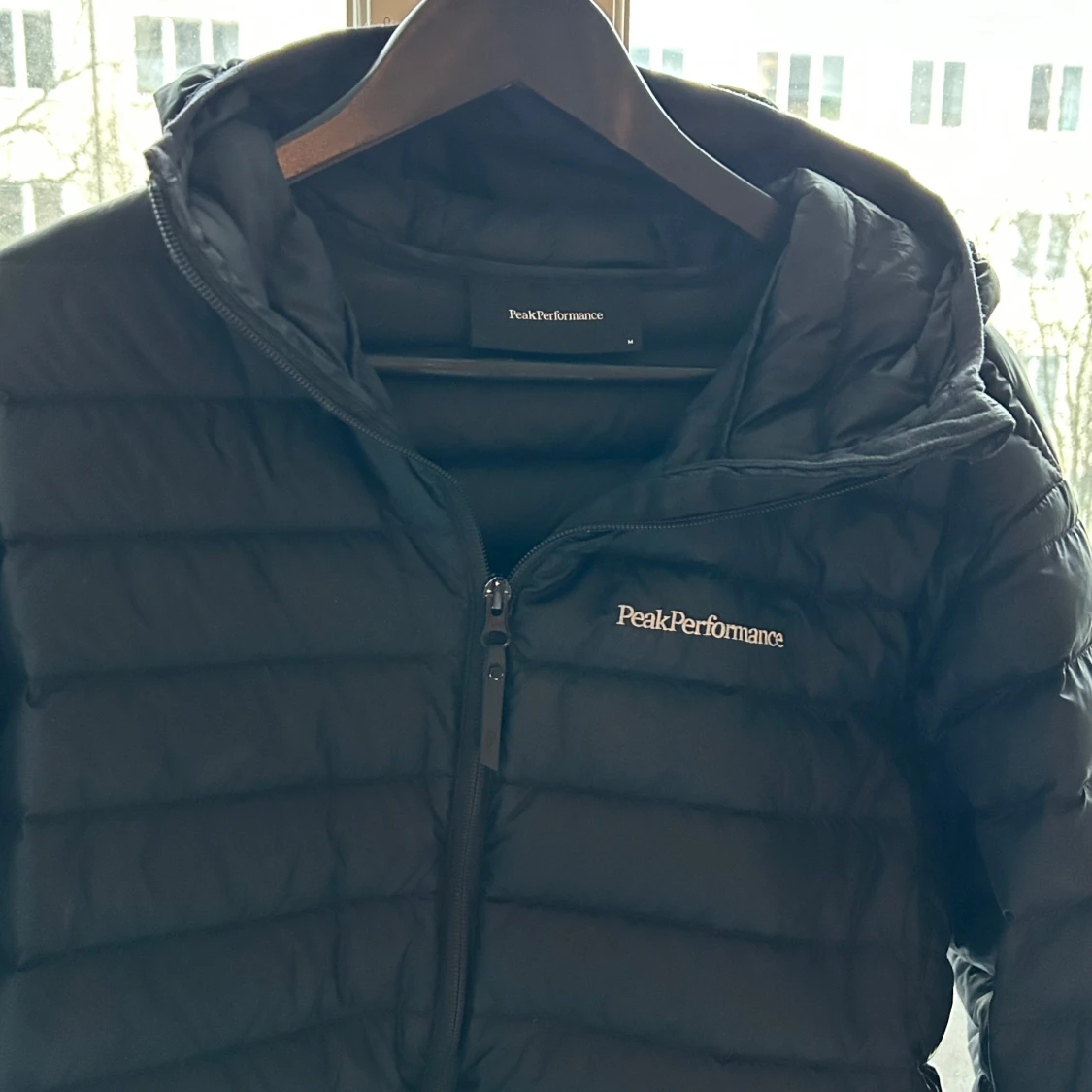 Svart dunjacka från Peak Performance - 1