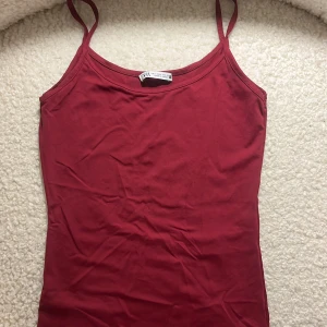 Vinrött linne från Zara - Super fint linne från Zara 