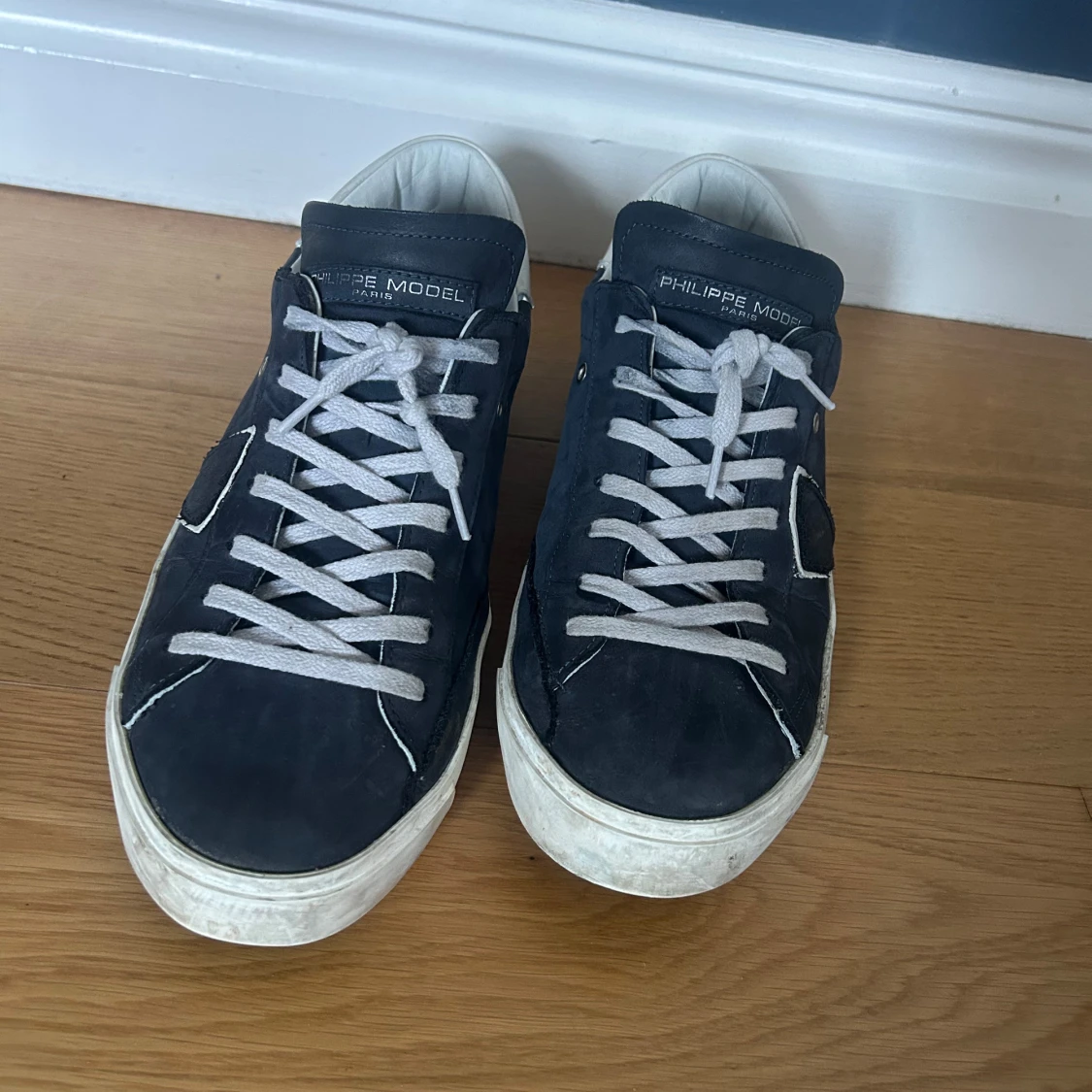 Mörkblåa sneakers från Philippe Model - 3