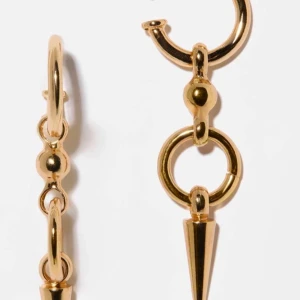 Guldörhängen med hängande detaljer - Snygga guldörhängen med unika hängande detaljer. Designen inkluderar cirkulära och spetsiga element som ger en modern och stilren look. Perfekta för att lyfta vilken outfit som helst.