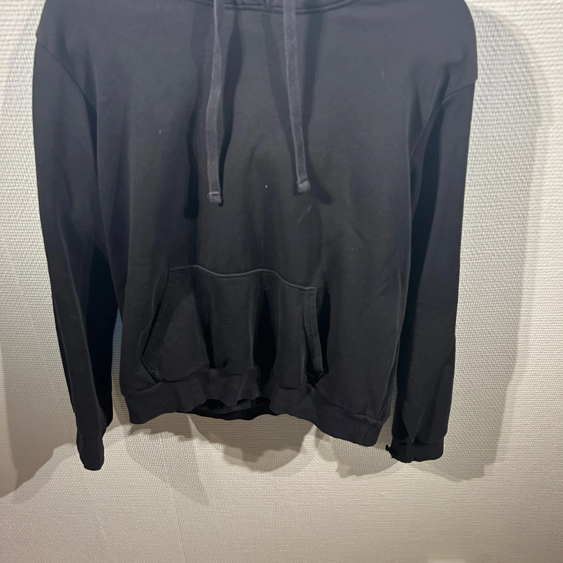 Svart hoodie från H&M Divided