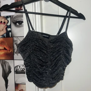 Glittrig svart linnetopp✨ - Superfint glittrigt linne!✨✨✨