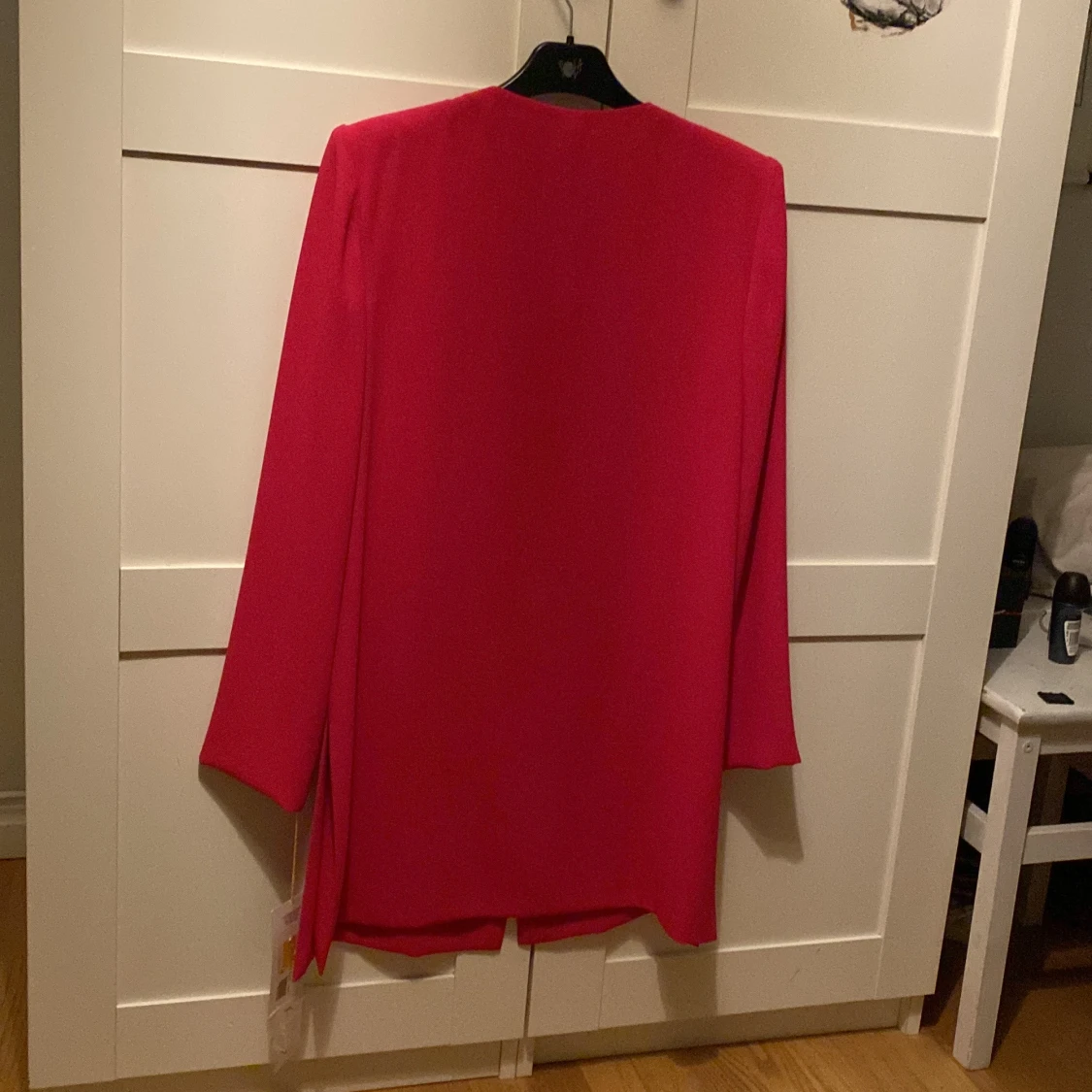 Röd kappa från Frank Usher | Nypris 2395 - 4