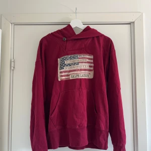 Ralph Lauren hoodie - Tja, säljer en mycket skön Ralph Lauren hoodie! Hör gärna av er vid eventuella frågor