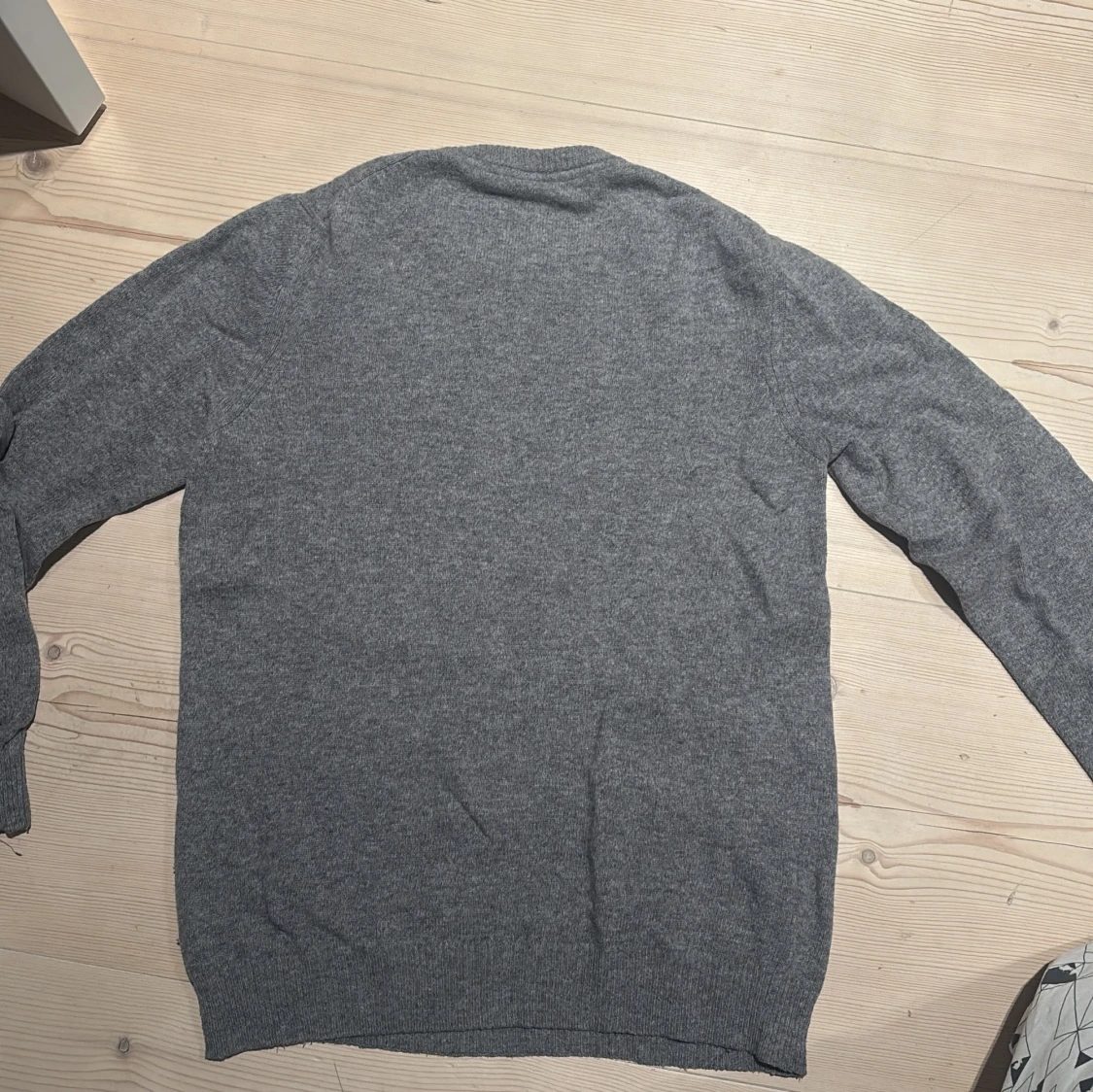 Grå tröja från Lyle & Scott - 1