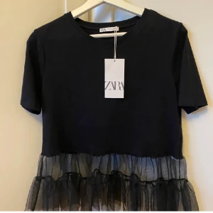 Zaratopp🎉🎉 - så fin topp i nyskick! Så snyggt att ha svart linne under💖💖 