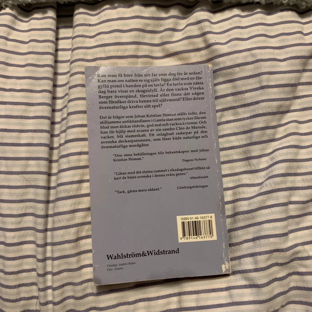 Säljer boken 'Helgeandsmordet' av Jan Mårtenson, en spännande Homan-bok. Utgiven av Wahlström & Widstrand, tryckt 1993 i Danmark. Perfekt för dig som gillar deckare och mysterier!. Böcker.